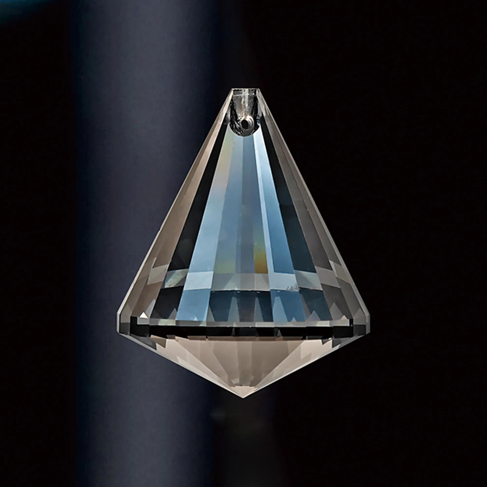 C70102  Crystal Pyramid Without Ring 42mm